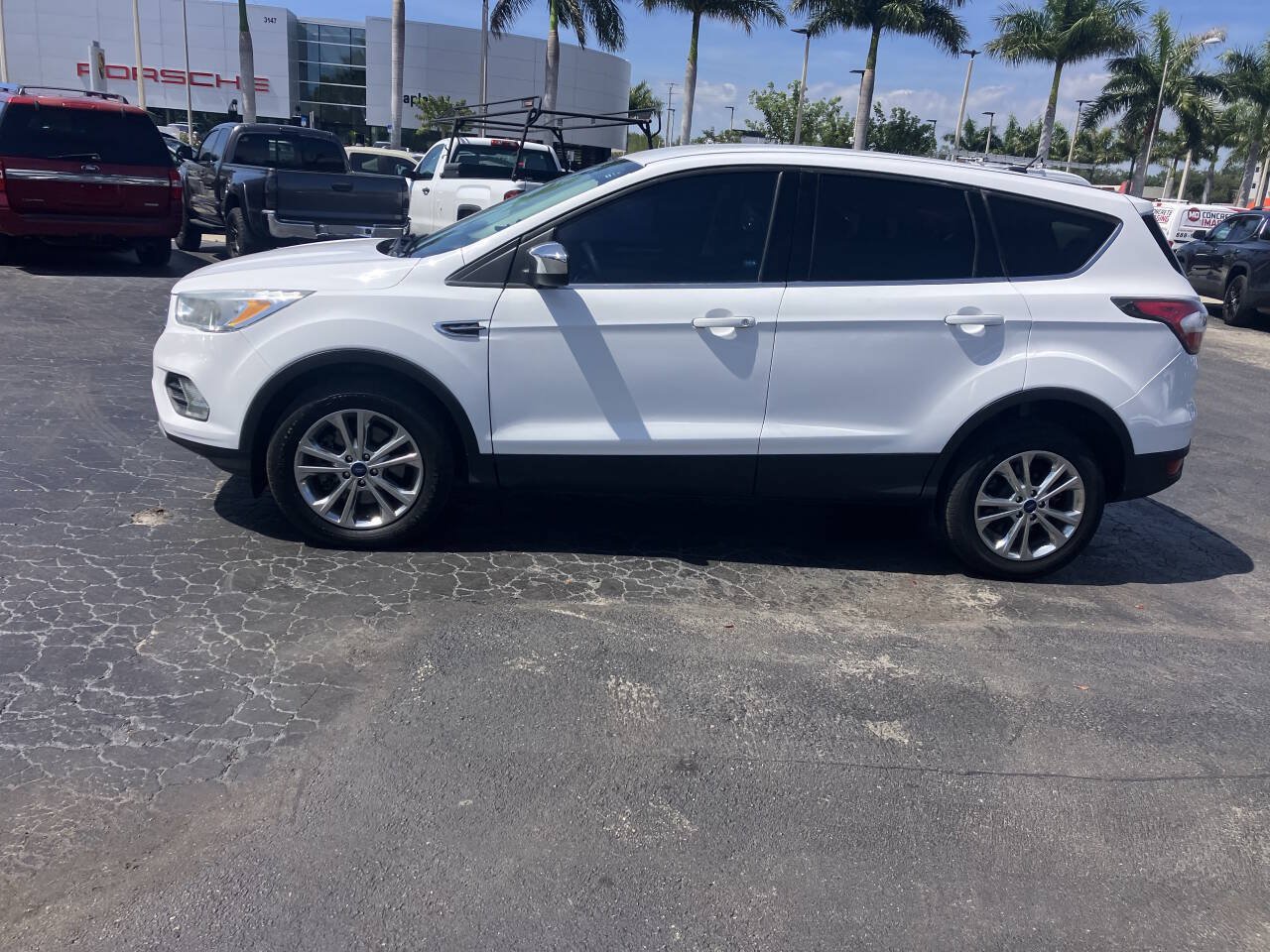 Used 2017 Ford Escape SE AWD/4WD image 1