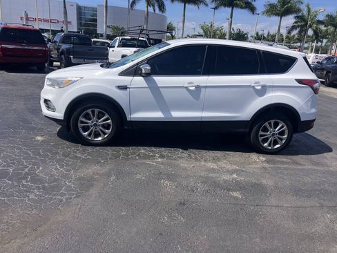 Used 2017 Ford Escape SE AWD/4WD image 1