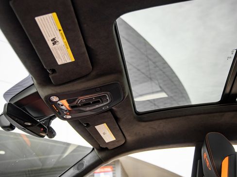 Used 2025 Lamborghini Urus SE image 23