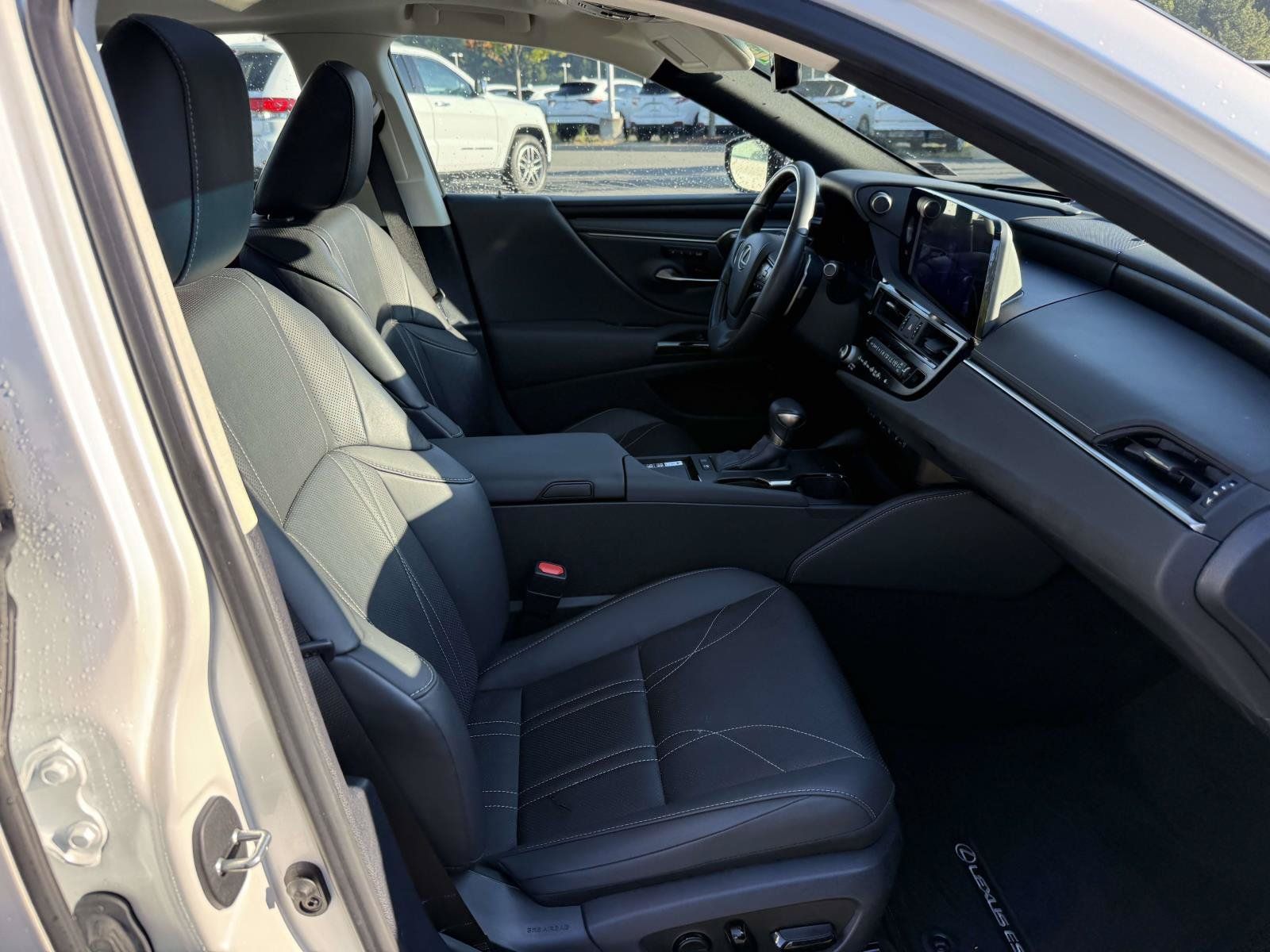 Used 2024 Lexus ES 300h Ultra Luxury w/ Accessory Package (Z2) FWD image 14