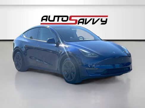 Used 2023 Tesla Model Y Long Range AWD/4WD image 1