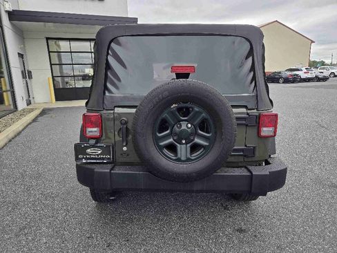 Used 2016 Jeep Wrangler Unlimited Sport w/ Connectivity Group image 4