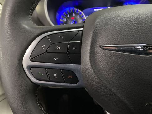 Used 2024 Chrysler Pacifica Touring-L image 20