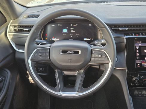Used 2024 Jeep Grand Cherokee Altitude image 21
