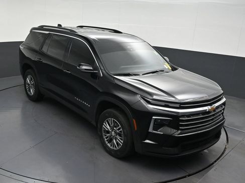 Used 2025 Chevrolet Traverse LT w/ Driver Confidence Package FWD image 23