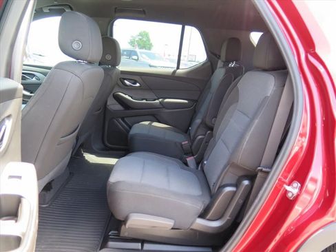 Used 2023 Chevrolet Traverse LT FWD image 16