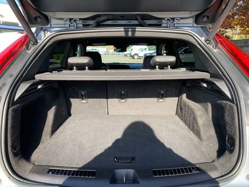 Used 2024 Cadillac XT4 Premium Luxury image 5