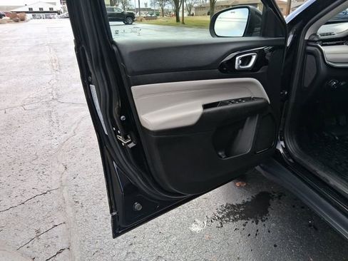 Used 2022 Jeep Compass Limited image 9