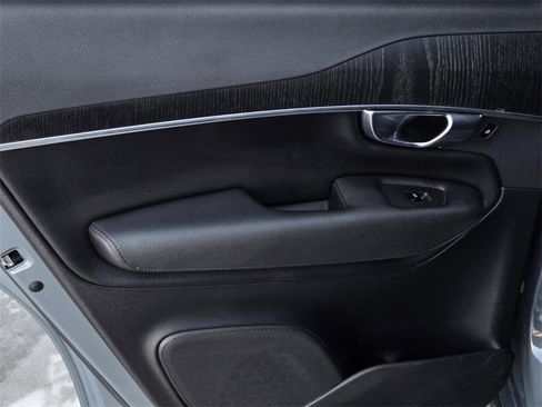 Used 2020 Volvo XC90 T6 Momentum image 12