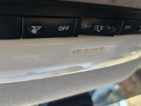 Used 2020 Nissan Versa S FWD image 27