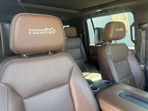 Used 2021 Chevrolet Suburban High Country w/ Premium Package AWD/4WD image 32