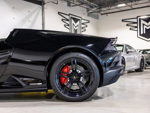 Used 2020 Lamborghini Huracan EVO image 17