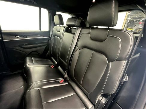 Used 2024 Jeep Grand Cherokee Limited image 27