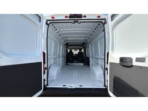 Used 2025 RAM ProMaster 2500 w/ Storage Group image 30