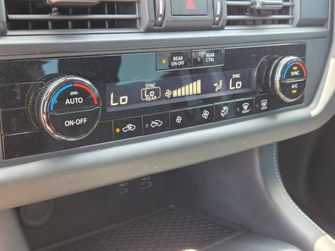 Used 2024 Nissan Pathfinder S FWD image 23