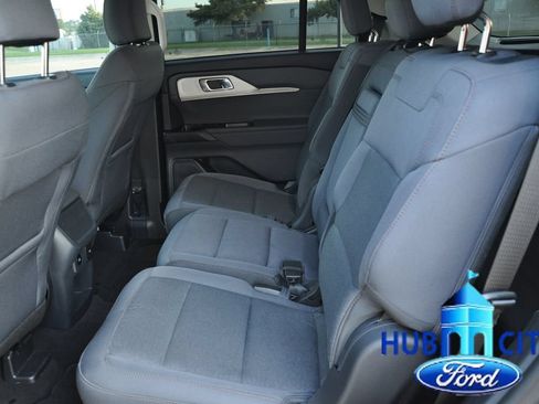 Used 2025 Ford Explorer Active RWD image 12