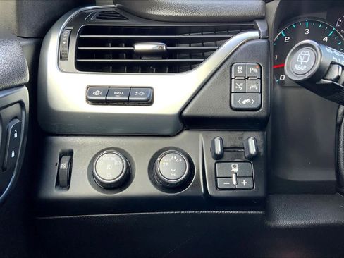 Used 2018 Chevrolet Tahoe Premier AWD/4WD image 34