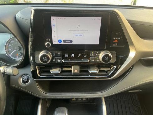 Used 2023 Toyota Highlander LE AWD/4WD image 25