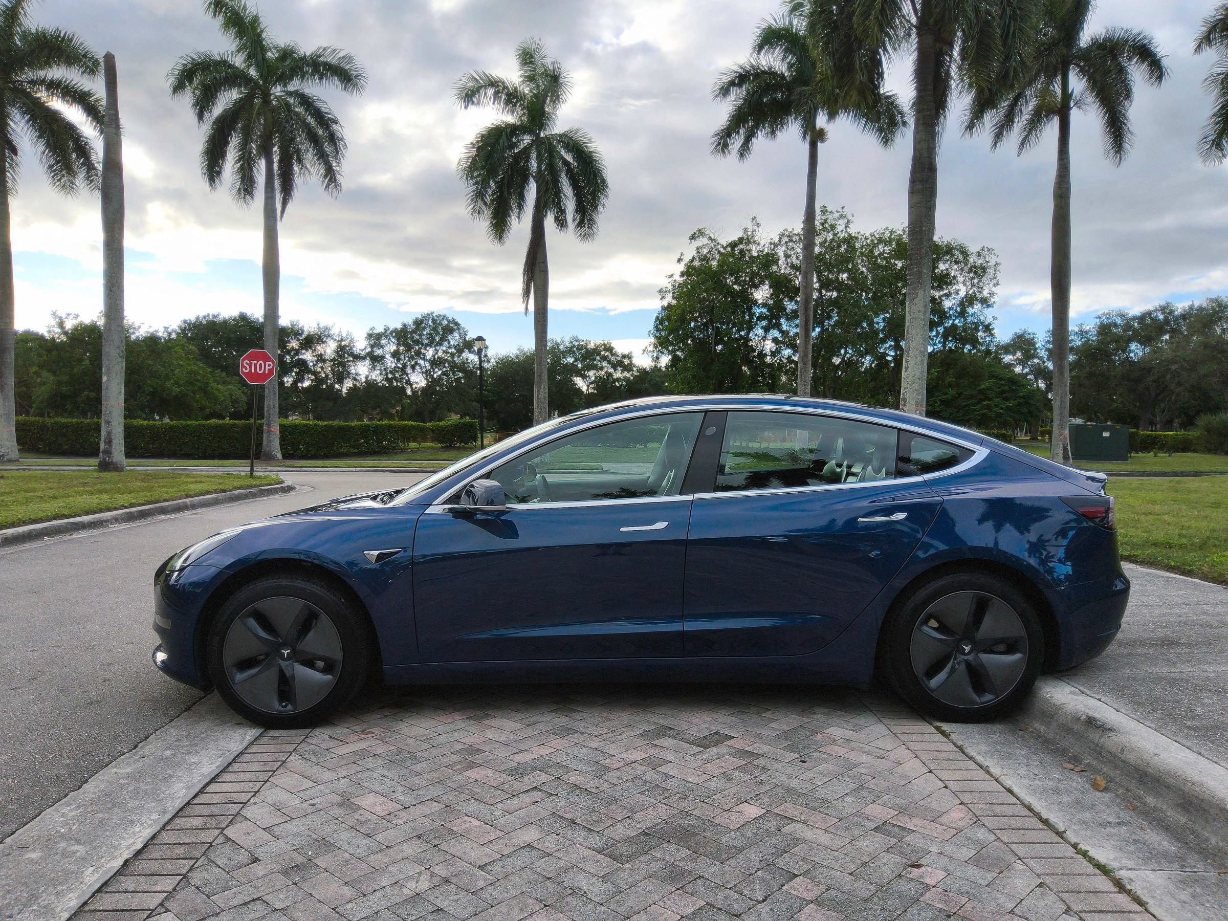 Used 2018 Tesla Model 3 Long Range RWD image 7