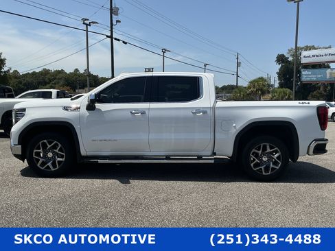 Used 2022 GMC Sierra 1500 SLT w/ SLT Convenience Package AWD/4WD image 2