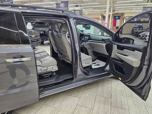 Used 2018 Honda Odyssey Elite image 16