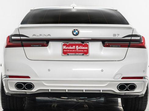 Used 2022 BMW ALPINA B7 xDrive w/ Luxury Rear Seating Package image 8