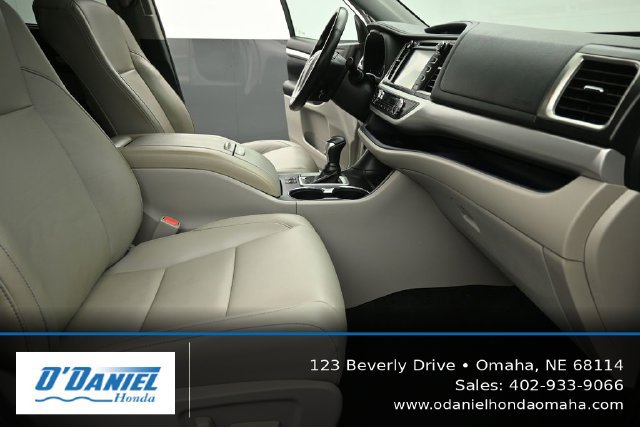 Used 2019 Toyota Highlander XLE w/ Protection Package #3 AWD/4WD image 43