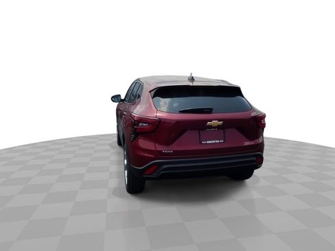 Used 2024 Chevrolet Trax LS w/ LS Convenience Package FWD image 7