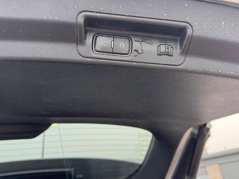 Certified 2022 Ford Explorer XLT w/ Equipment Group 202A AWD/4WD image 7