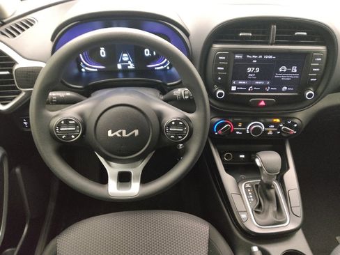 Used 2025 Kia Soul LX FWD image 22