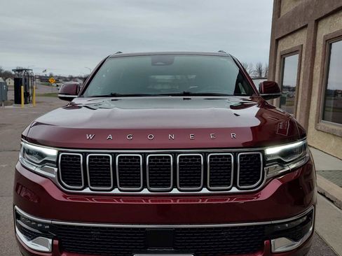 Used 2022 Jeep Wagoneer Series III w/ Flexible Seating Group image 3