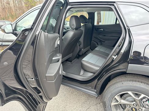 New 2026 Chevrolet Trax LT w/ Sunroof Package image 29