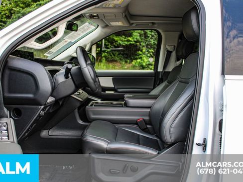 Used 2025 Ford Expedition Active AWD/4WD image 16