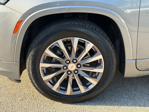 Used 2023 Chevrolet Traverse Premier AWD/4WD image 11