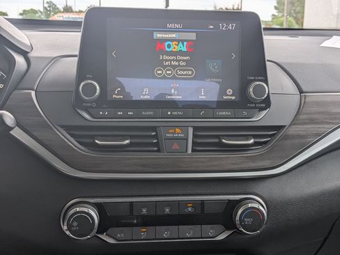 Used 2025 Nissan Altima 2.5 SV FWD image 15