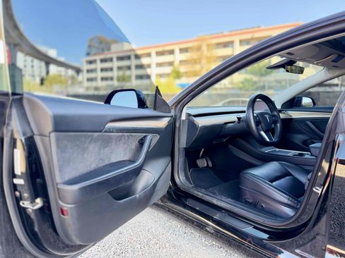 Used 2022 Tesla Model 3 Long Range AWD/4WD image 17