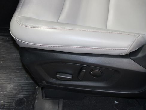 Used 2025 Ford Explorer Active w/ Active Comfort Package AWD/4WD image 35