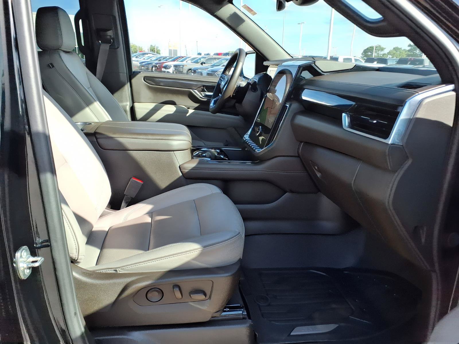 Used 2026 GMC Yukon Elevation RWD image 19