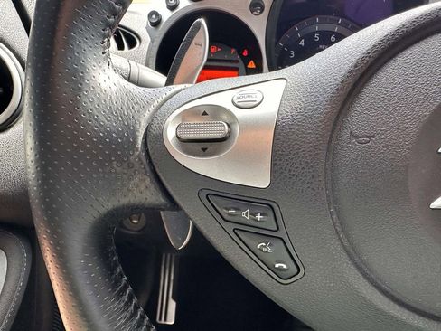 Used 2019 Nissan 370Z Roadster RWD image 15