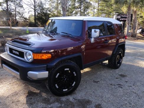 Used 2011 Toyota FJ Cruiser 2WD w/ Convenience Pkg image 2