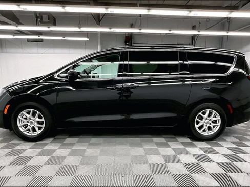 Used 2023 Chrysler Voyager LX FWD image 14