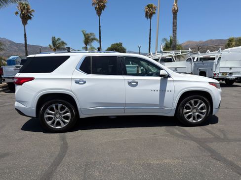 Used 2019 Chevrolet Traverse Premier w/ Driver Confidence II Package FWD image 9