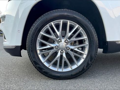 Used 2018 Jeep Grand Cherokee Summit image 9