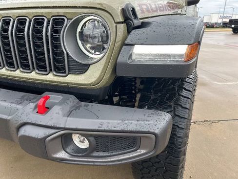 Used 2025 Jeep Gladiator Rubicon image 4