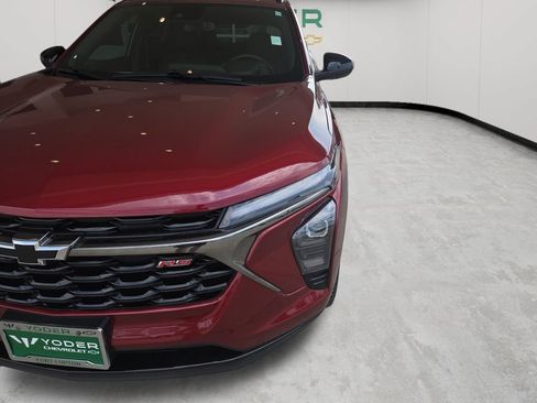 Used 2025 Chevrolet Trax RS w/ Driver Confidence Package FWD image 30