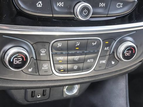 Used 2020 Chevrolet Traverse LT AWD/4WD image 24