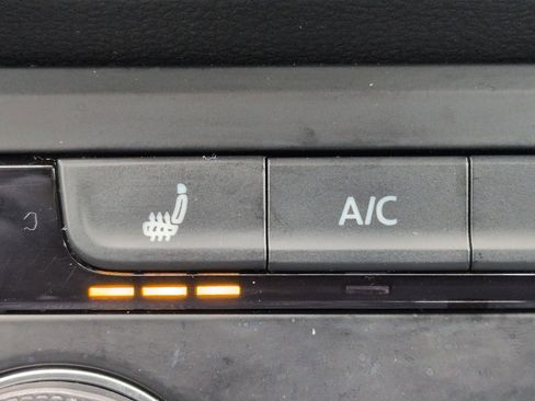 Used 2022 Volkswagen Taos SE image 19