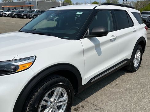Used 2023 Ford Explorer XLT w/ Equipment Group 202A image 6