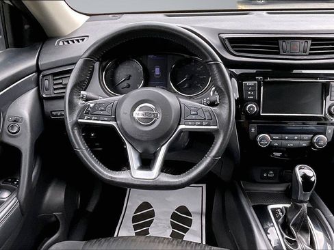 Used 2020 Nissan Rogue SV FWD image 5