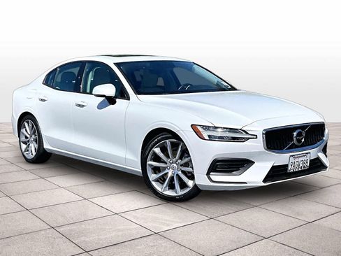 Used 2019 Volvo S60 T5 Momentum w/ Premium Package FWD image 2